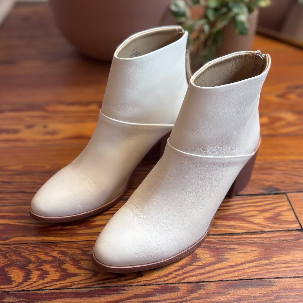 Nisolo Dari Boot, Bone, Size 9 - Picture 3 of 10